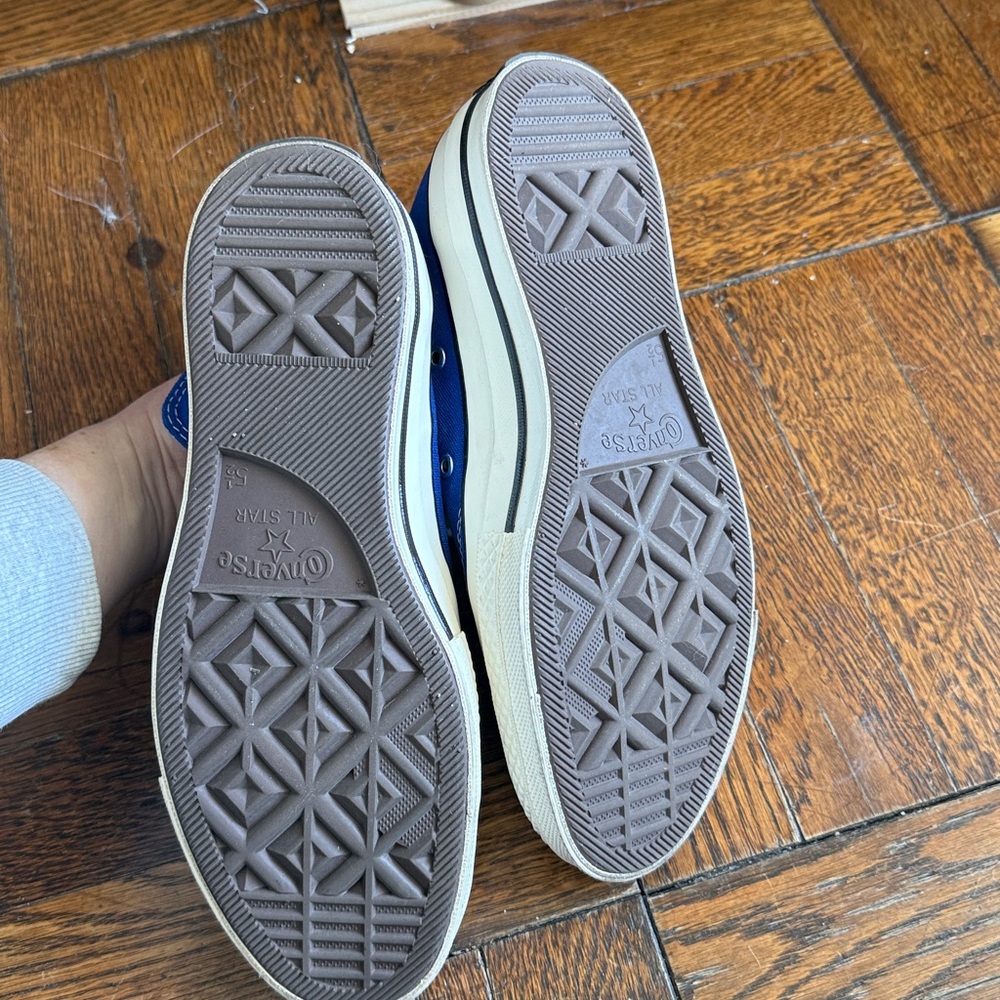 Converse High-Top Sneakers size 7.5 - Picture 3 of 3
